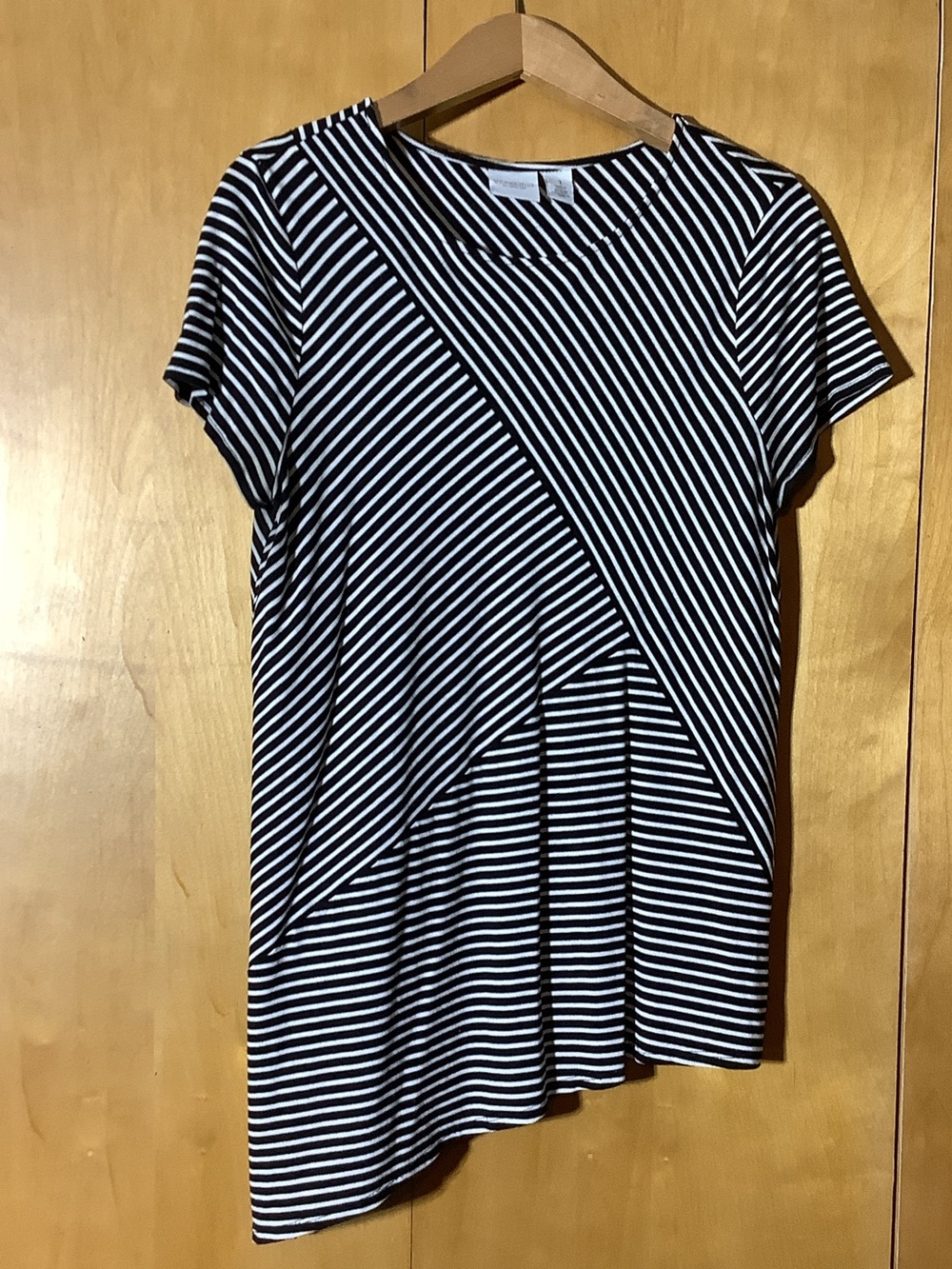 Chico’s black and white asymmetrical tunic, size medium (Chico’s size 1)